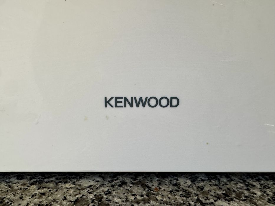 Torradeira branca KENWOOD TTP230