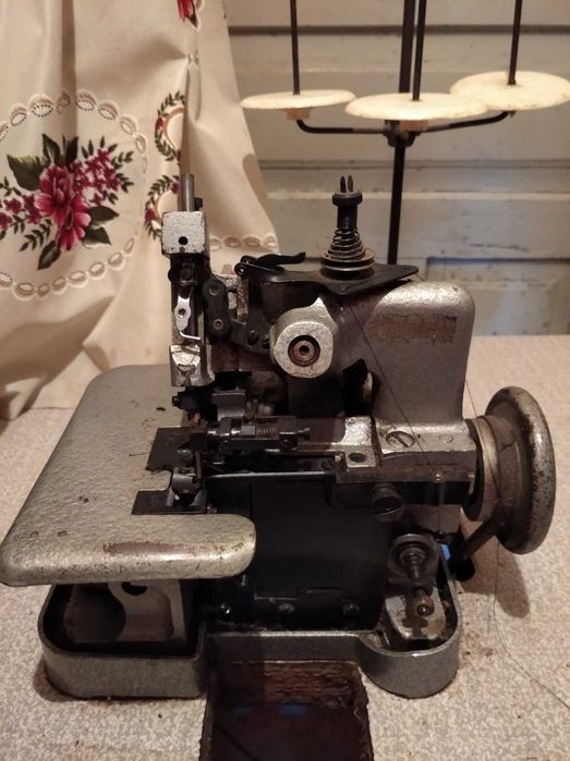 Промисловий оверлок 51 класу 3-х нитковий