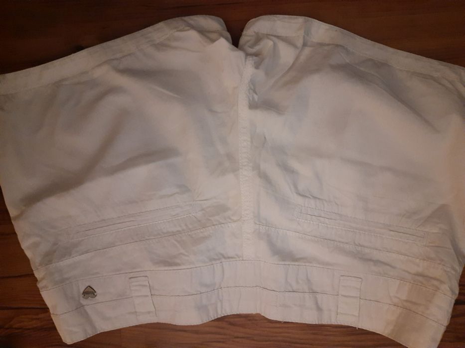 Krótkie spodenki House