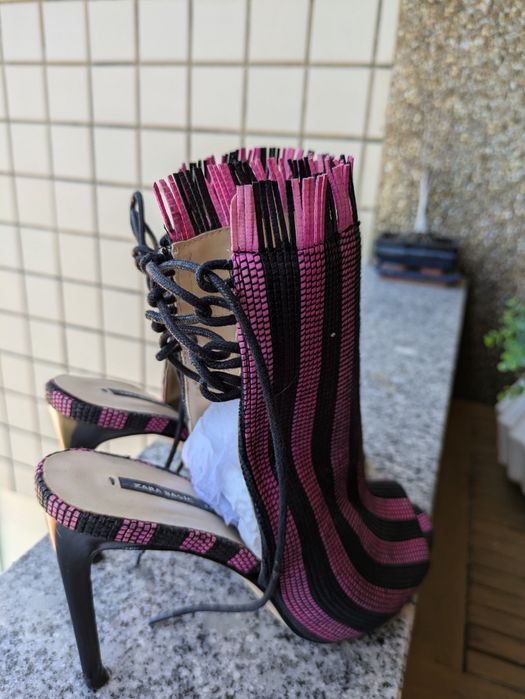 Sandálias ..,...........64285552217858121