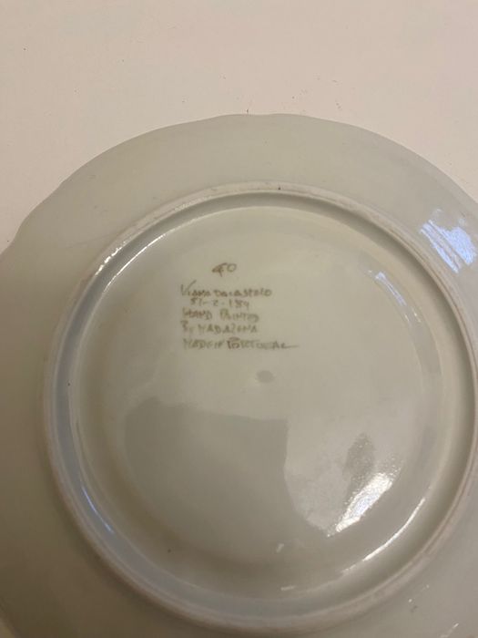 Prato em louça tradicional de Viana do Castelo pintada a mão