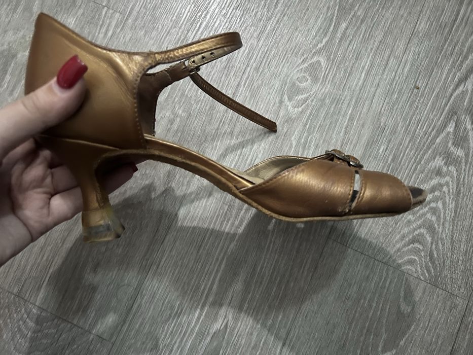 туфлі для бальних танців латина