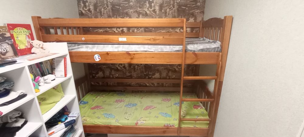 Продам двухярусне ліжко б/у