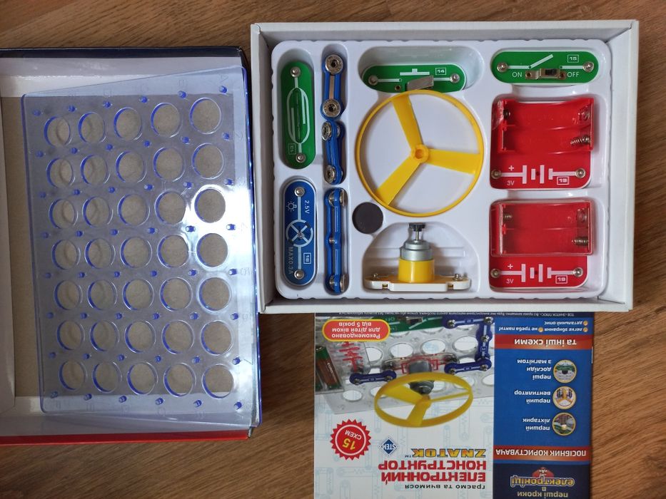 Електронний конструктор Знаток