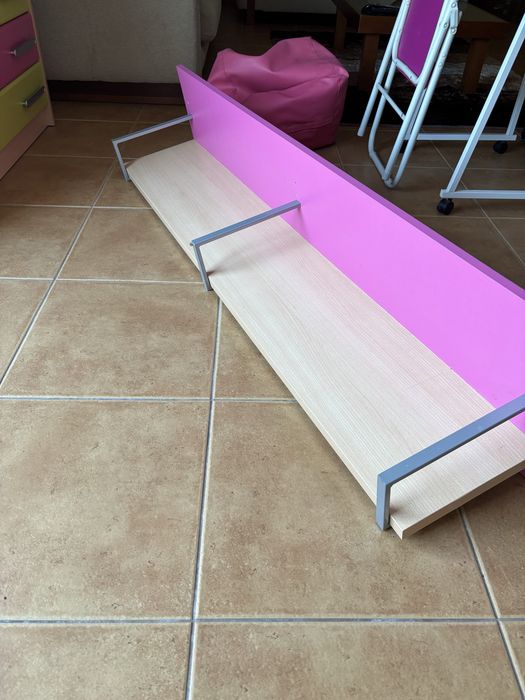 Prateleira de menina
