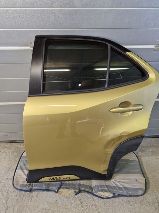 Drzwi prawy lewy tył Yaris Cross