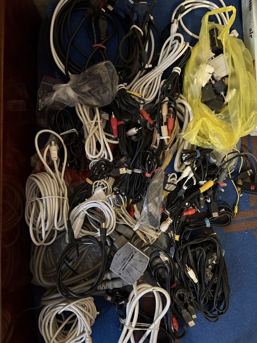 Проводи, зарядки  різні асорті