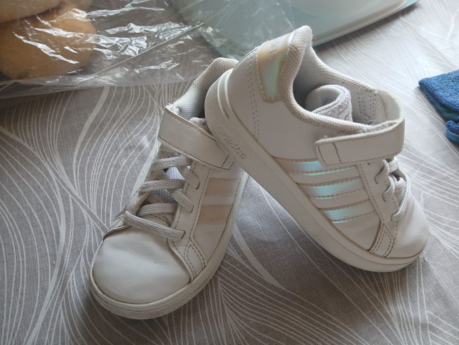 Sapatilhas adidas número 28