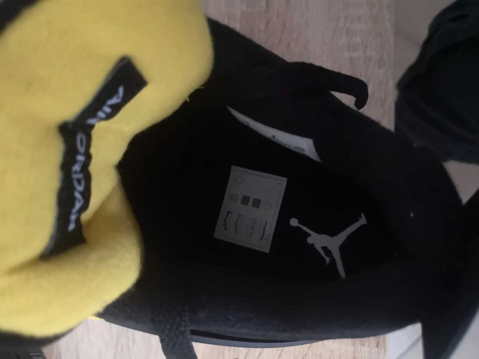 Jordan 4 Retro Thunder r.44