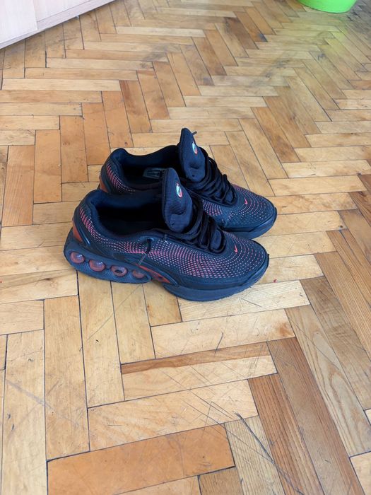 Nike Air Max DN Red black