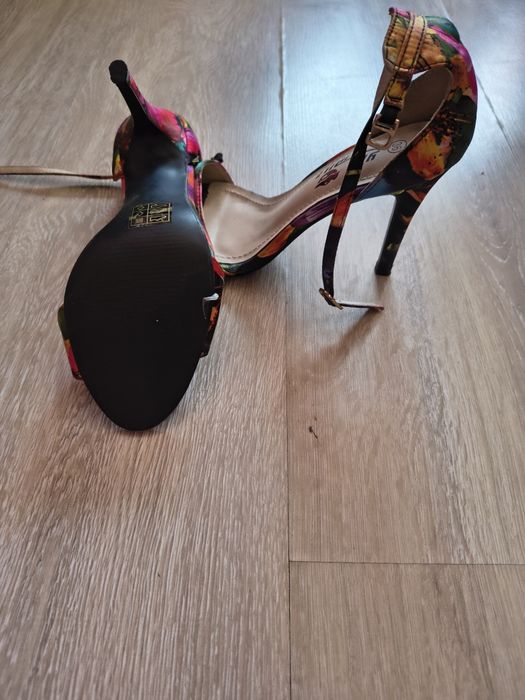 NOWE buty na obcasie 36
