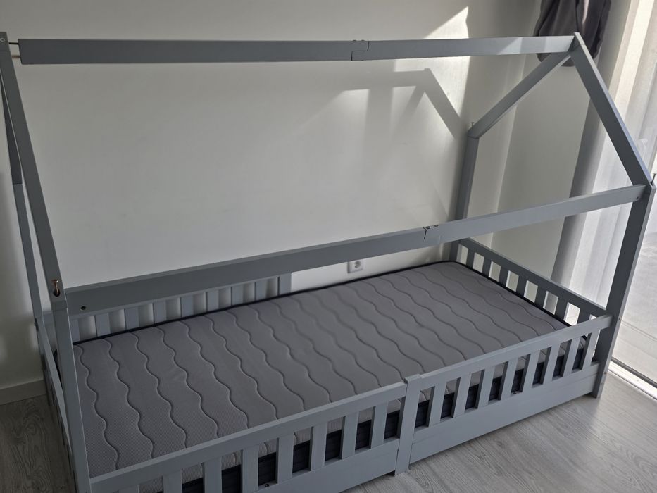 2 camas e dois colchoes praticamente novos