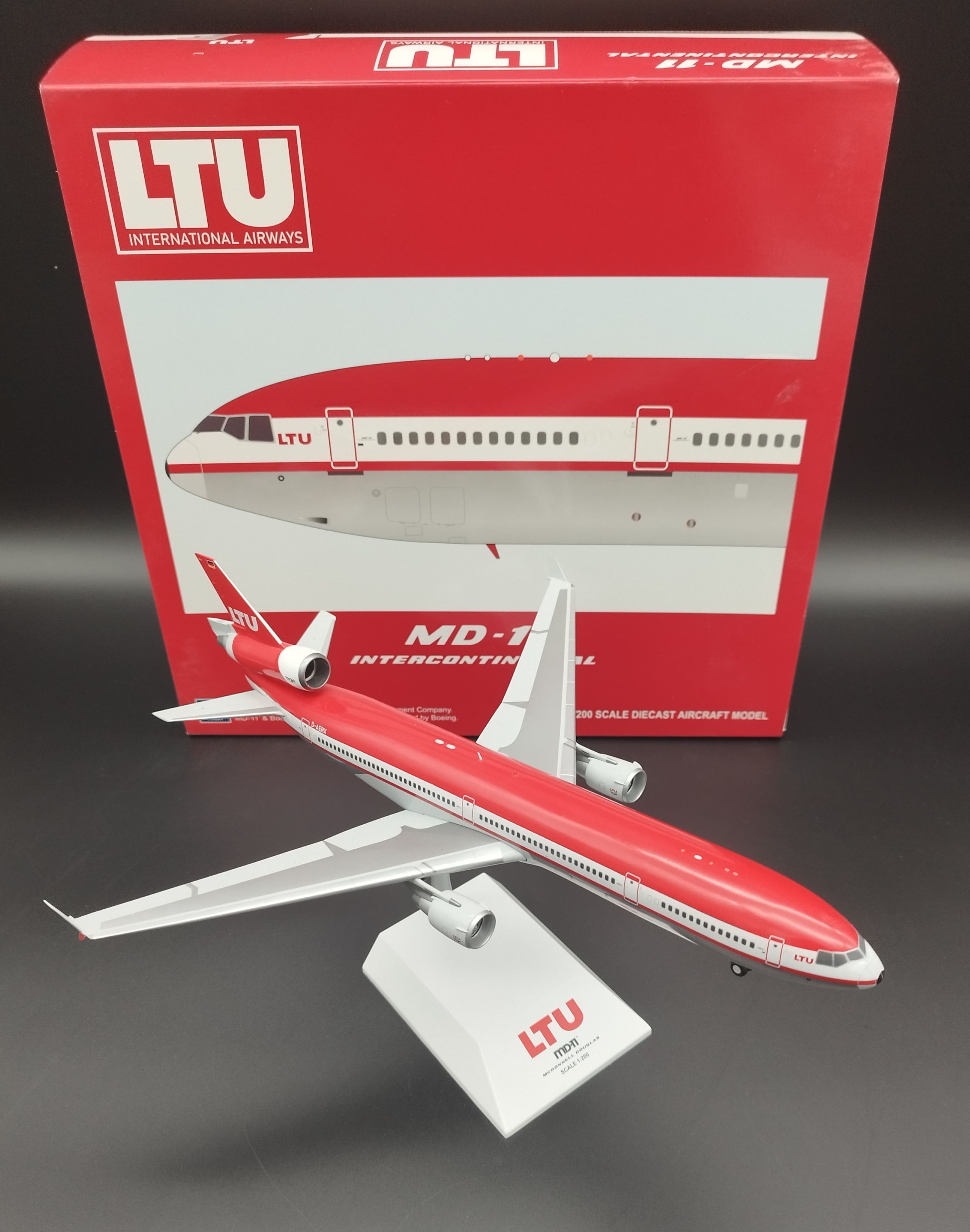 JC Wings 1:200 McDonnell Douglas MD-11 LTU Model Metalowy