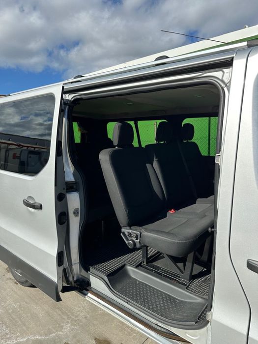 Терміново продам Opel vivaro 9 місць extra long