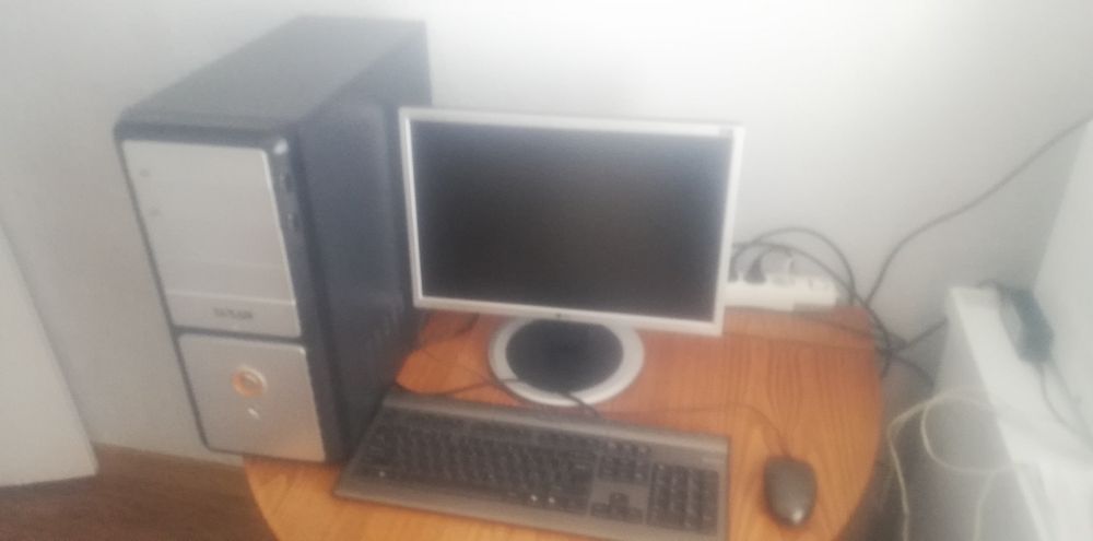 Комп'ютер для роботи (системний блок, монітор, клавіатура, мишка)
