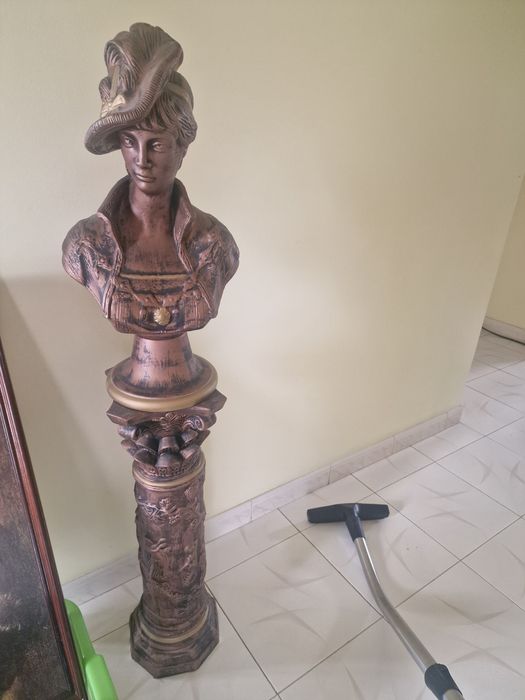 Busto com coluna decoração