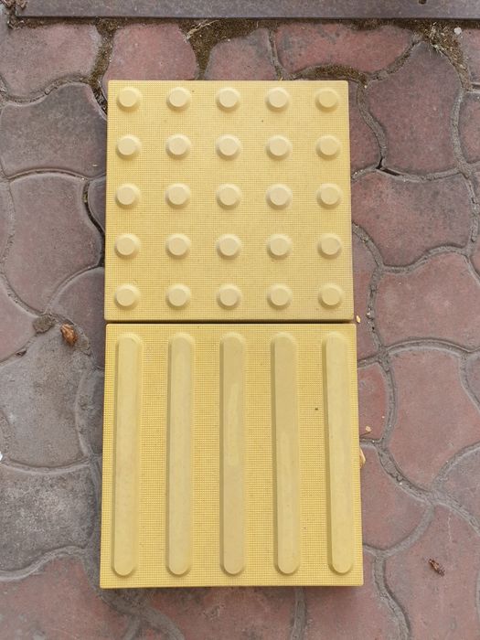 Плитка тротуарна тактильна 300х300х40