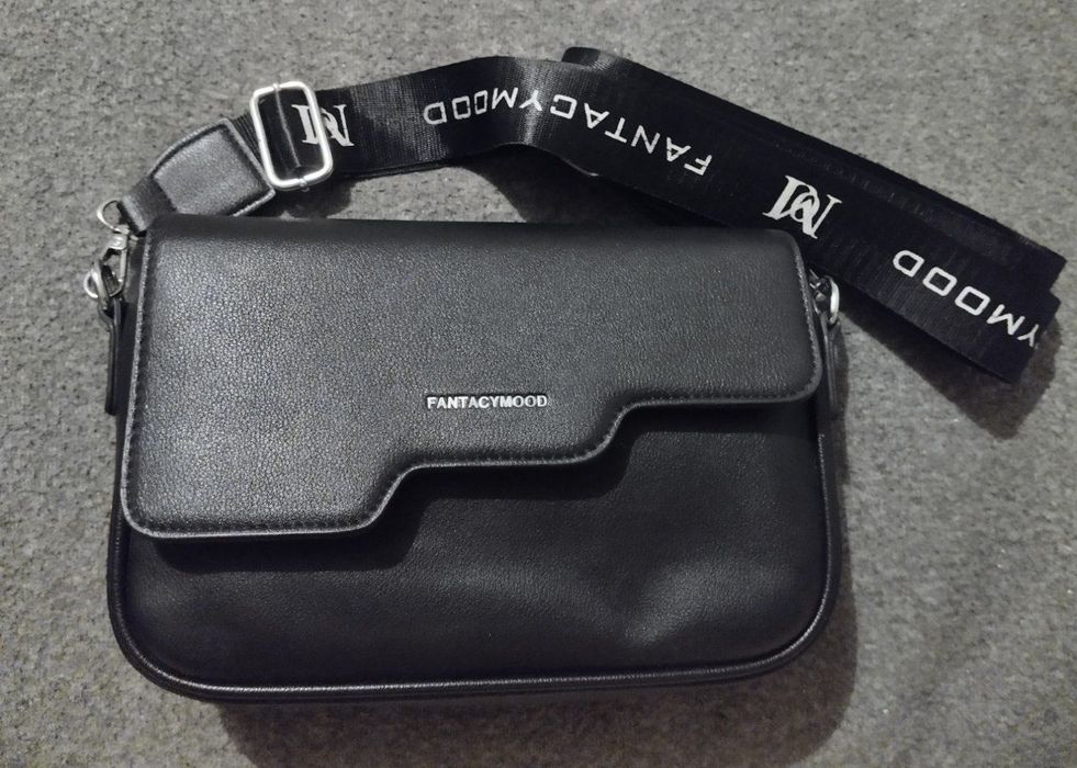 Чорна жіноча сумочка