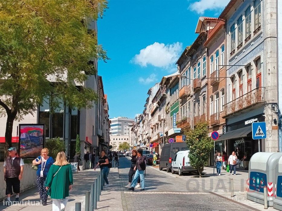 Apartamento T1 com varanda em prédio novo no centro histórico de Br...
