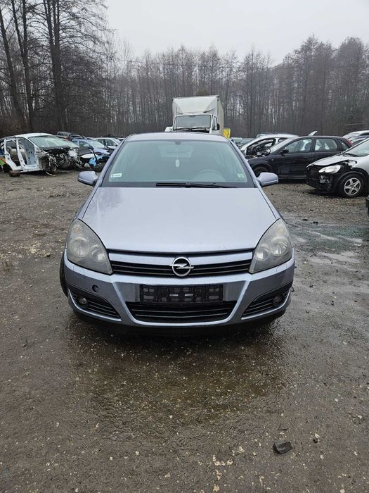 Posiadam czesci  opel astra h  3  1.7cdti   hb 2005r