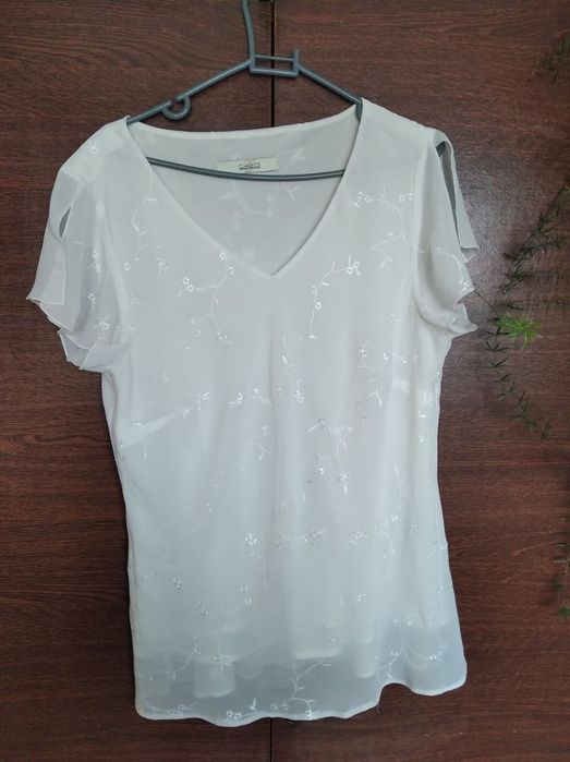 Блузка. Футболка. Жіночий одяг