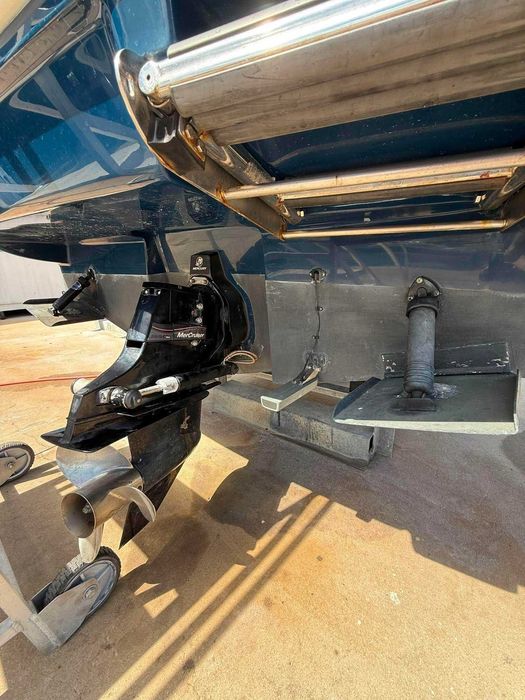 motorówka Sea Ray Sundancer 240 2011 – 190 MTH, FL przyczepa 5.0 Mercruiser