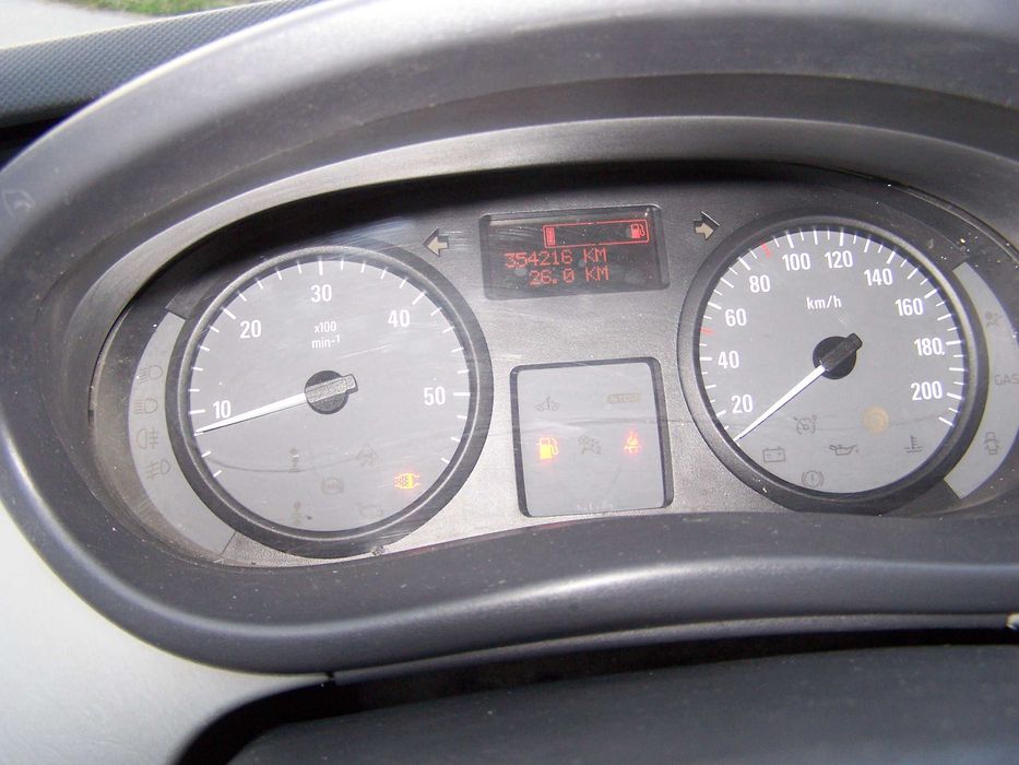 Opel Vivaro 8 -mio osobowy 2,5 CDTI 145 KM.