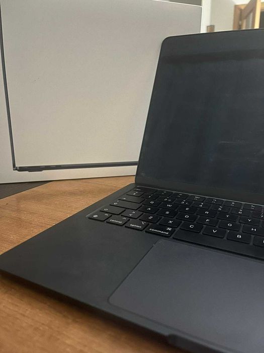 2022 MacBook Air M2 (Like New)64739077881857123