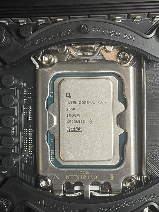 Intel Ultra 7 265k Процесор
