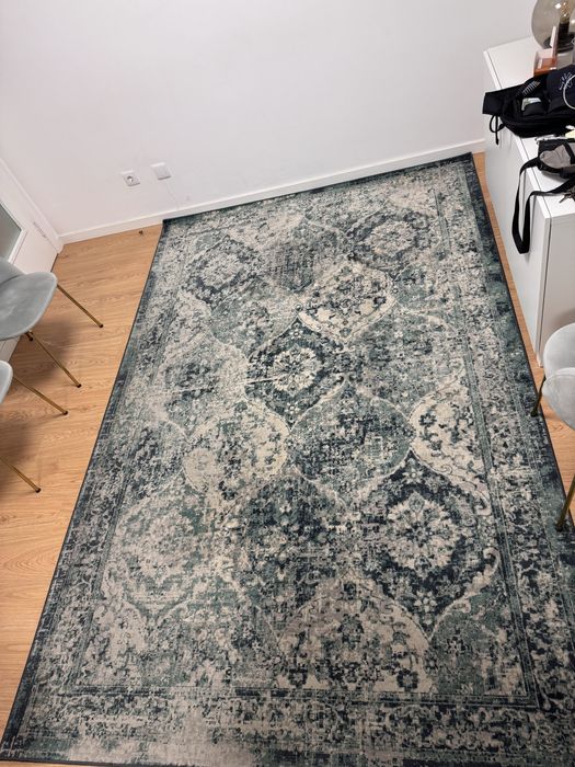 Carpete vintage em bom estado .