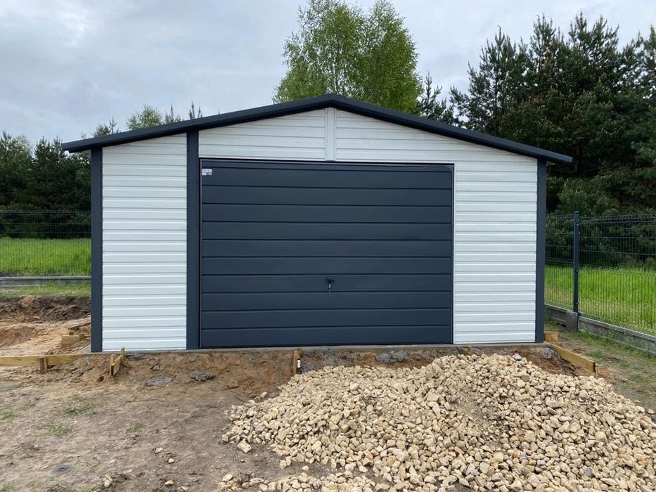 Garaż jednostanowiskowy 5x5 m - Dach dwuspadowy, Brama uchylna, Szara