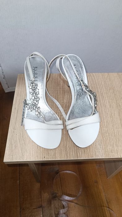 Жіночі шкіряні босоніжки 35о