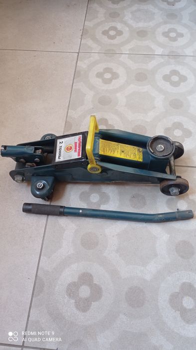 Домкрат податной гидравлический 2т.