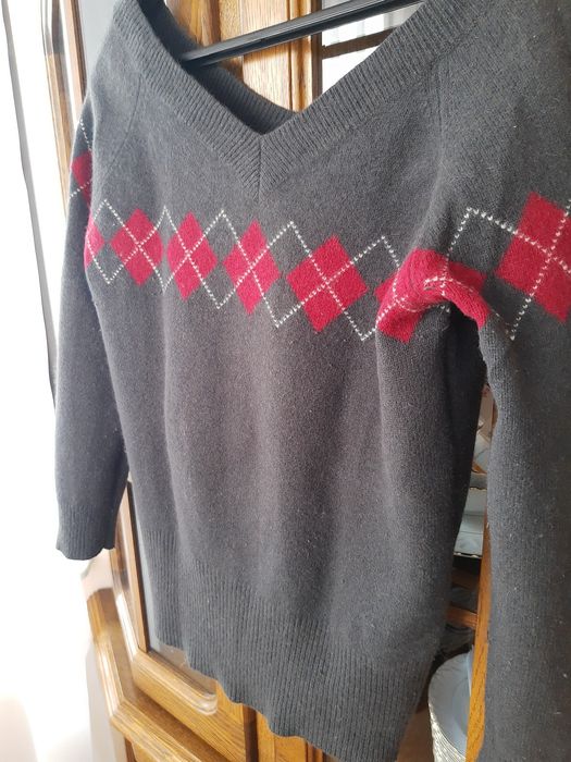 Sweterek z pięknym dekoltem