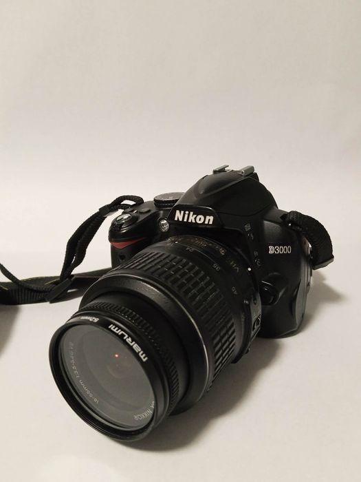 Nikon D 3000 + 18-55 mmVR  bdb stan plus obiektyw