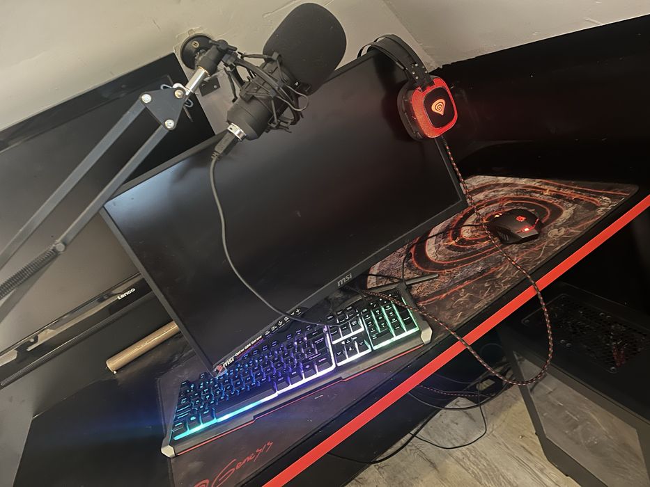 Sprzedam komputer monitor + wszystko widoczne na zdjeciu