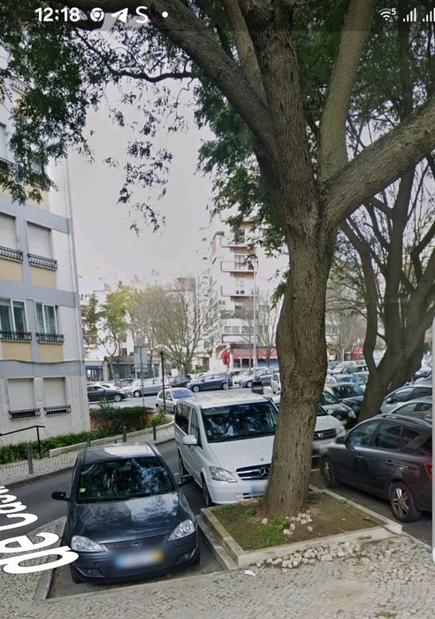 Aluguer de quarto individual mobilado  perto do Hosp. Sta Cruz…Entrada