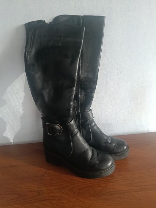 Продам жіночі чорні зимові чоботи бу 40