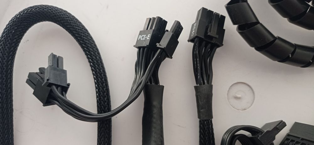 Vendo cabos de computador e ligação placa gráfica fonte