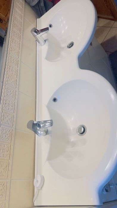 Szafka łazienkowa plus umywalki