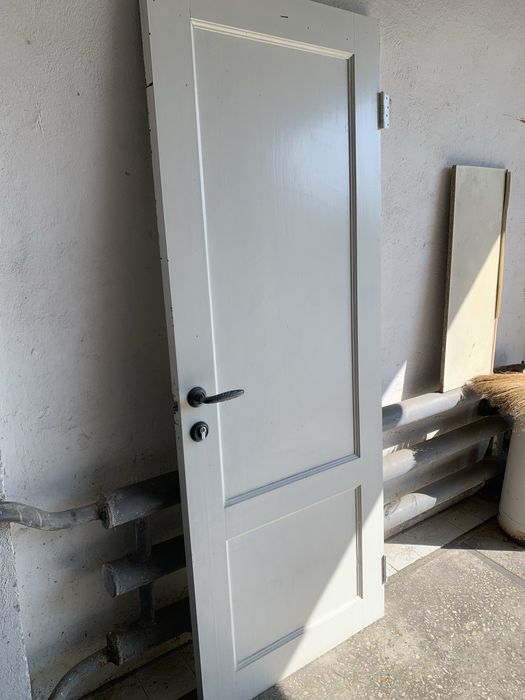 Дверь межкомнатная из масива дерева + комплект ручек