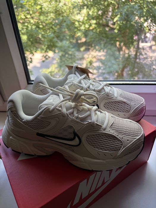 Sprzedam nowe sneakersy Nike V5 RNR