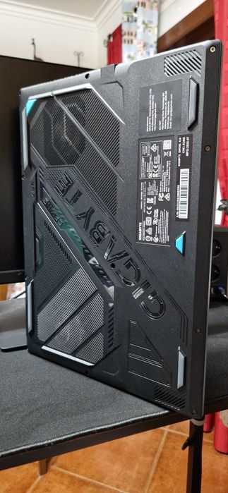 Portátil Gaming GIGABYTE A16 (16'') – Ryzen 7 | RTX 5060 8GB GDDR7 | 16GB RAM | 1TB SSD | 15 Meses de Garantia