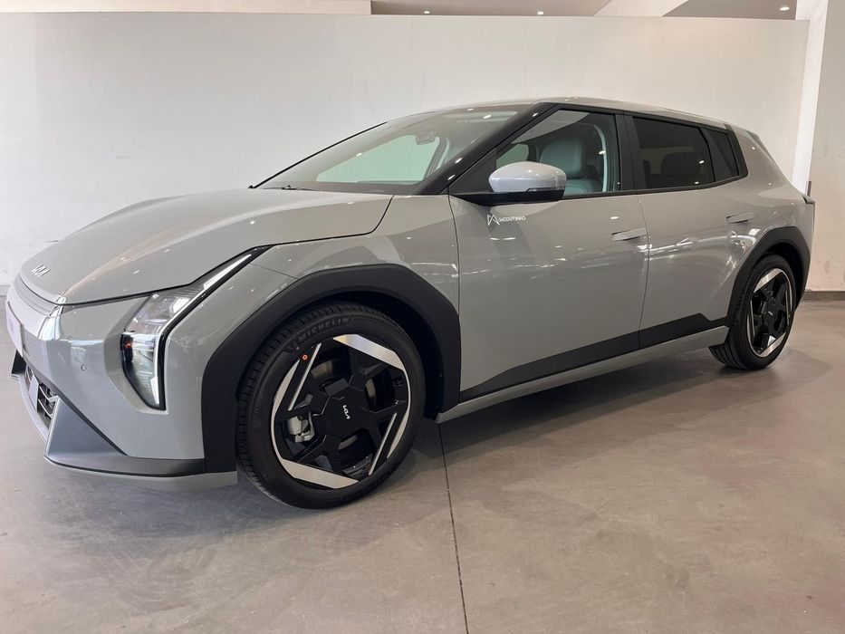 Kia EV4 81.4 kWh Tech