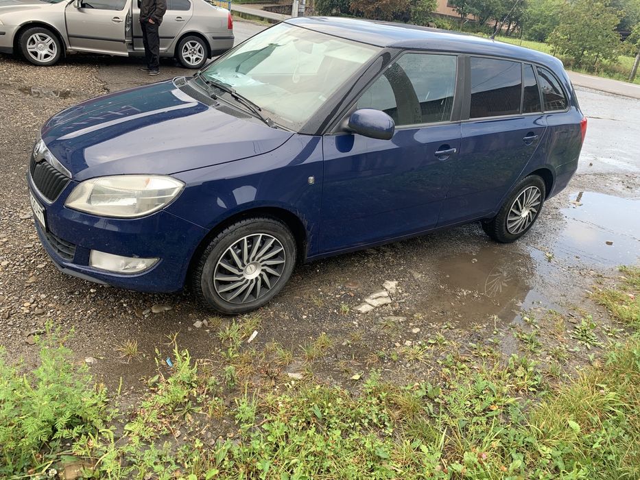 Машина шкода фабія 1,6 tdi