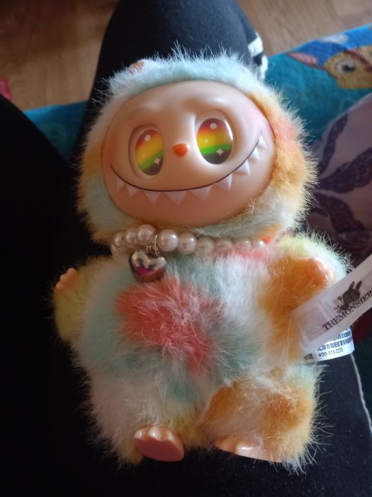 Kolorowy oryginalny labubu