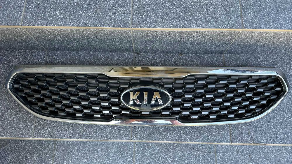 Kia Venga Grill Atrapa Logo