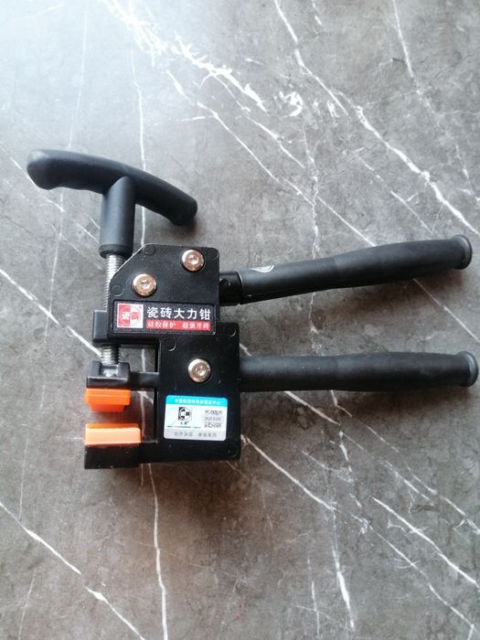 Ломатель для крупноформатной плитки Коронки.