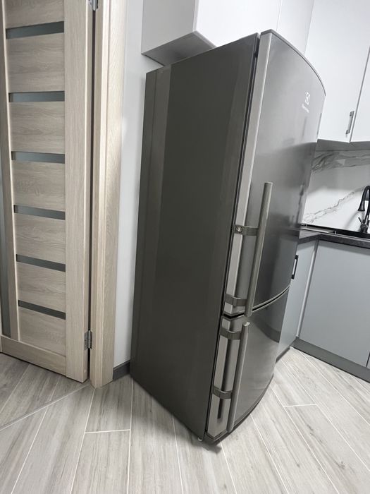 Холодильник Electrolux  1.54/60/60