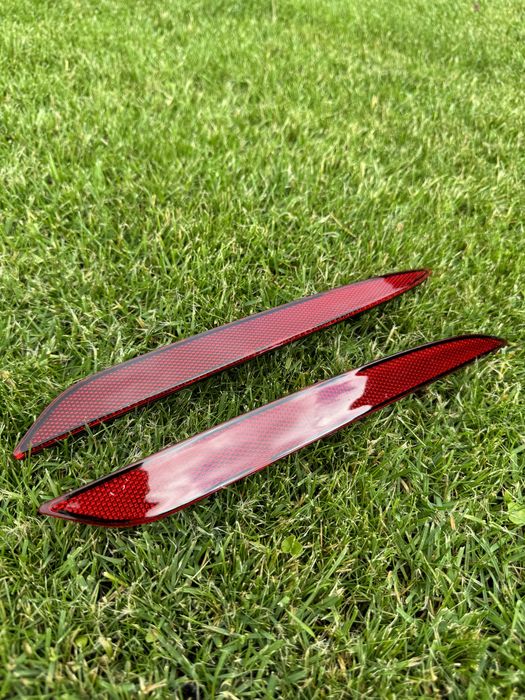 Відбивач (катафот) заднього бампера Tesla M3/МУ - 1077407-00-F,